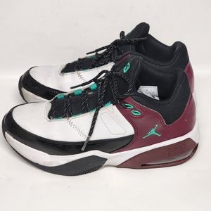 Boys Jordan Max Aura 3 size 6Y